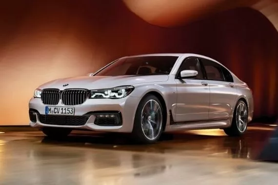 BMW 7 Series front view