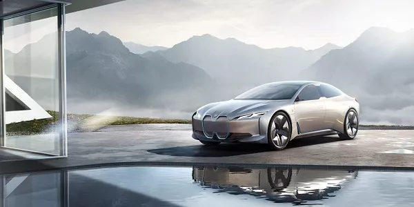 BMW i4 EV the look