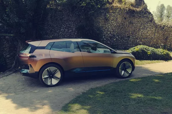 2021 BMW iNext side view