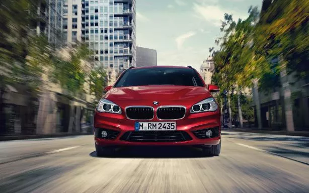 The 2 Series Gran Tour 2018 is powered by a 1.5L 3-cylinder gasoline engine Front view of a BMW 2 Series Gran Tour 2017