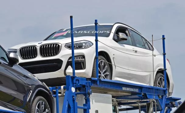 angular front of the 2019 BMW X4