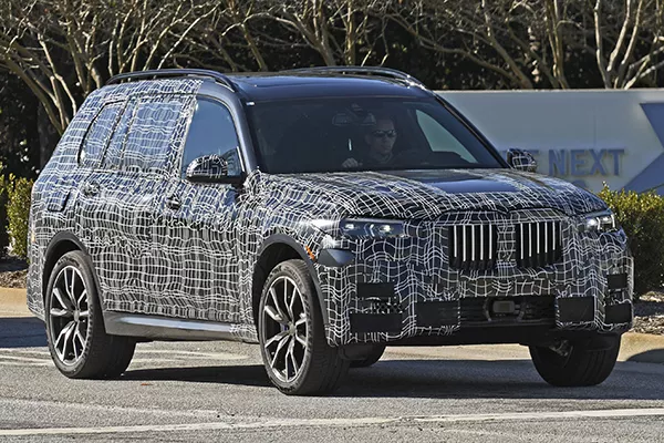 A picture of the new BMW X8 SUV in camoflage