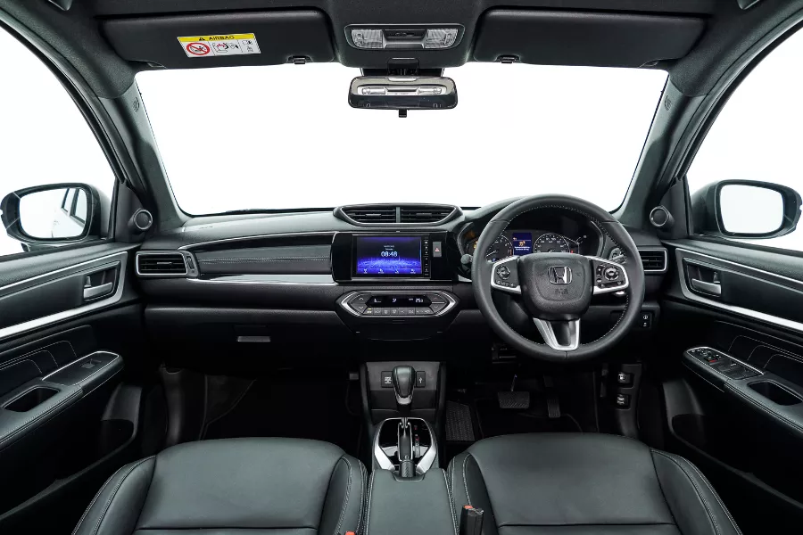 Thai-spec BR-V's cockpit Thai-spec BR-V's cockpit