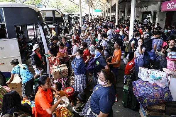 A picture of a crowded bus terminal