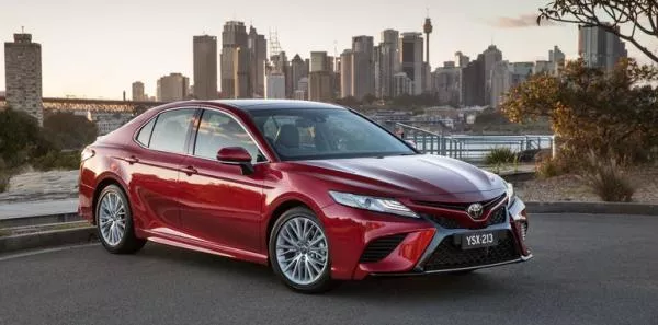 Toyota Camry SL 2018 angular front