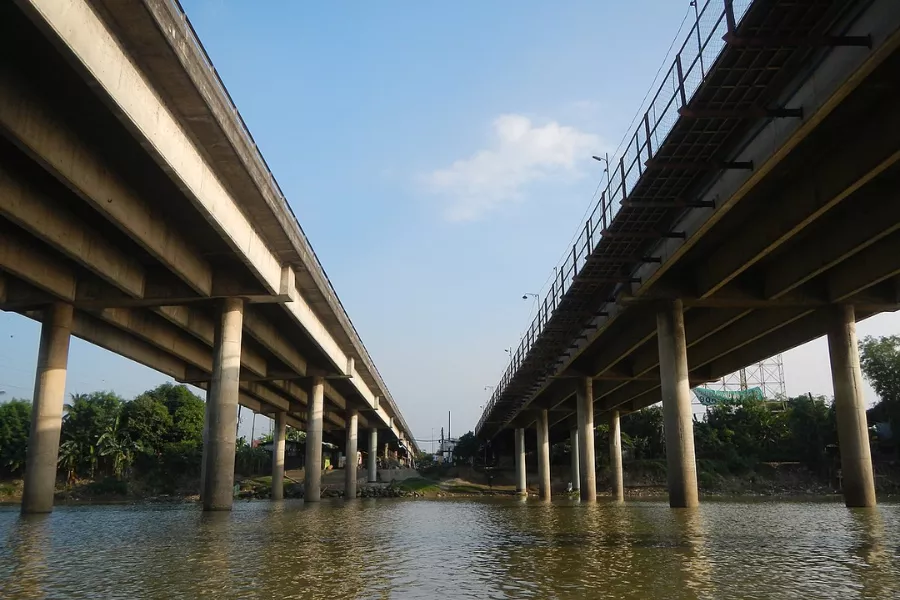 A picture of the Candaba viaduct from below.