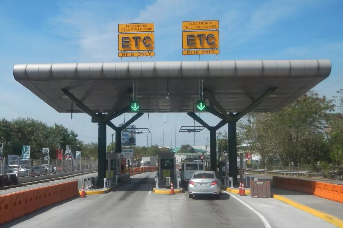 A picture of RFID only tollgates in Cavite