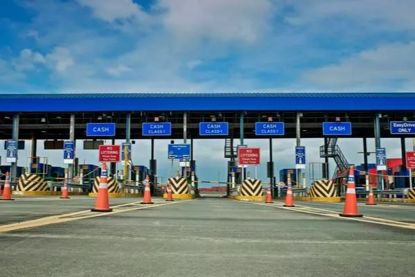 A series of toll booths on Cavitex