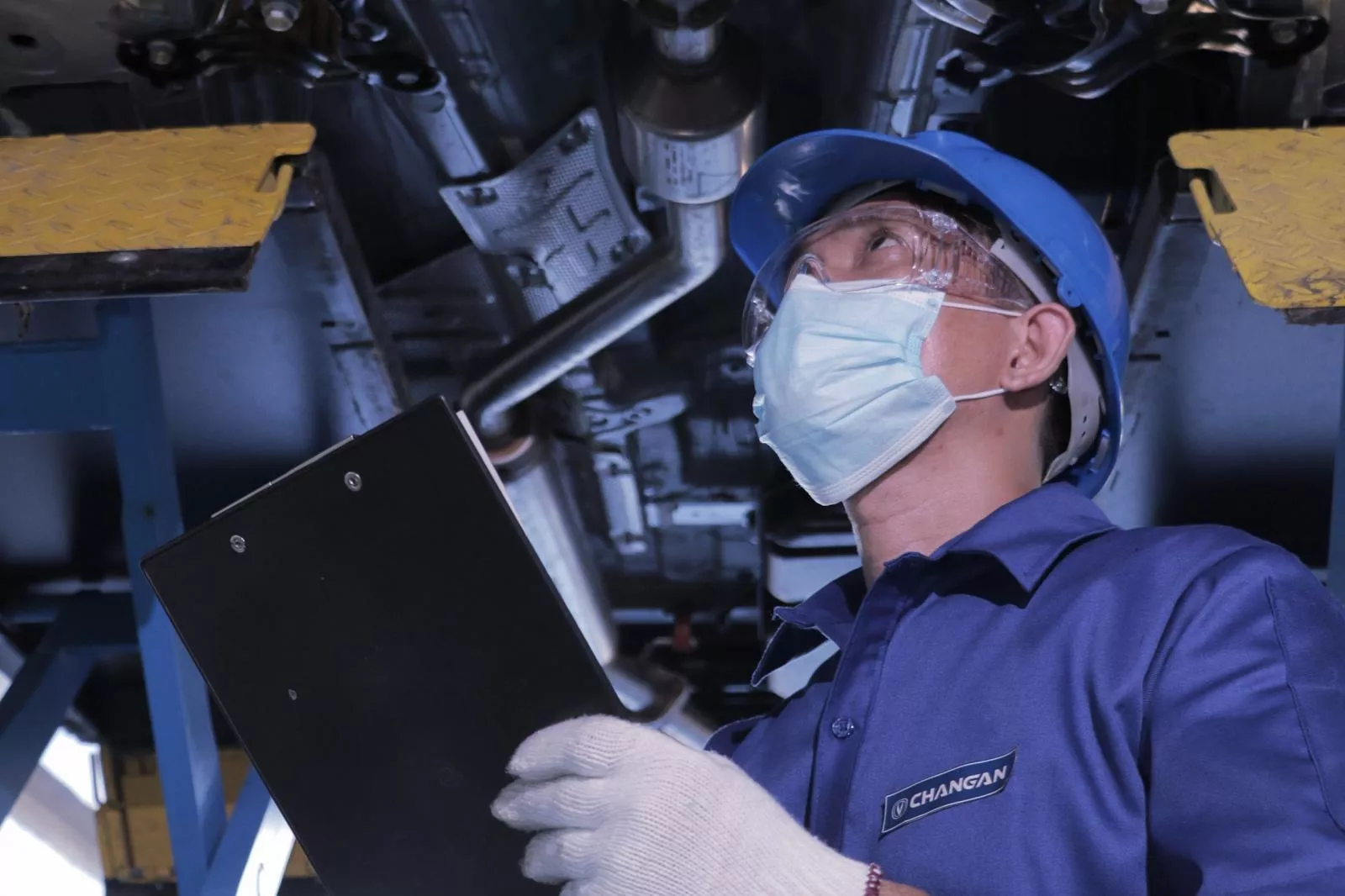 A Changan technician