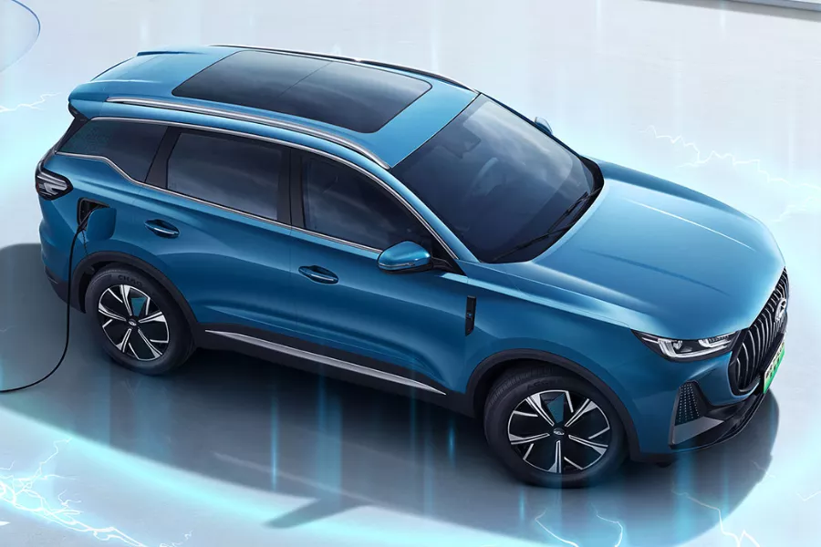 A compact crossover gets a PHEV system Chery Tiggo 7 Pro PHEV charging