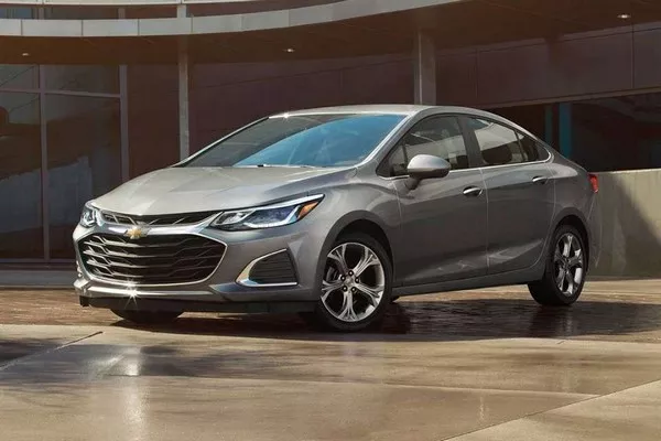 The Cruze 2019 features a meaner-looking front fascia Chevrolet Cruze 2019 angular front