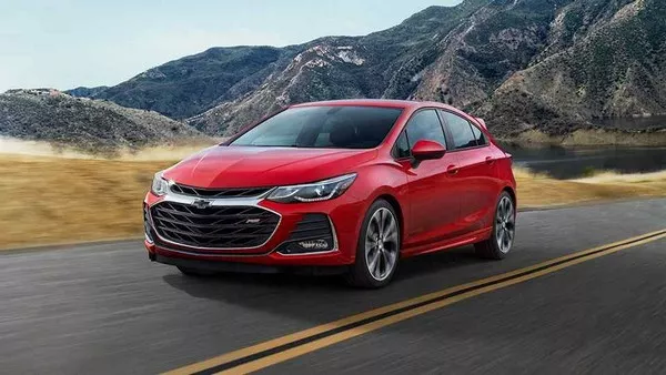 The new Cruze 2019 is armed with the 4L turbocharged inline-four EcoTec mill Chevrolet Cruze 2019 on the road
