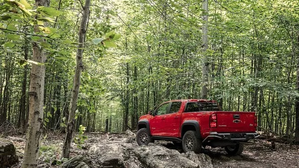 Chevrolet Colorado ZR2 Bison 2019 on the road
