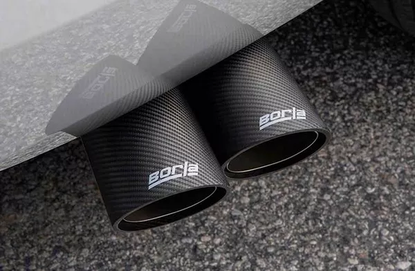 Chevrolet Suburban RST 2019 exhausts