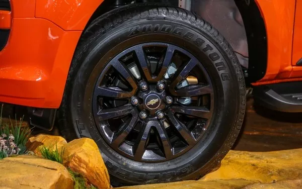 Wheel of the Chevrolet Colorado High Country Storm
