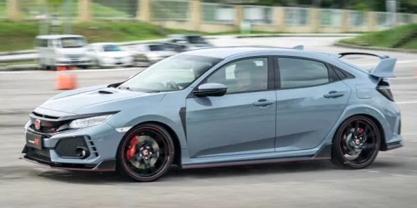 FK8 Honda Civic Type R 2017 side view