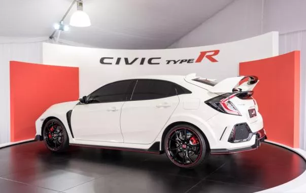 side view of the FK8 Honda Civic Type R 2017 