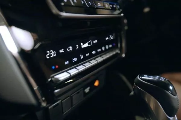 No more twisting around for the perfect temperature Climate control