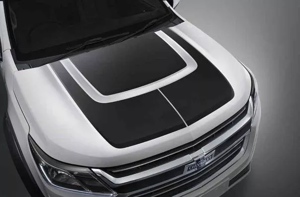 Chevrolet Colorado 2018 Centennial Edition's hood 