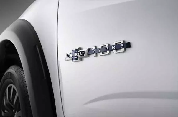 Chevrolet Colorado 2018 Centennial Edition's 100-year badge