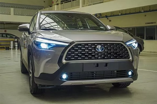 Corolla Cross fascia 