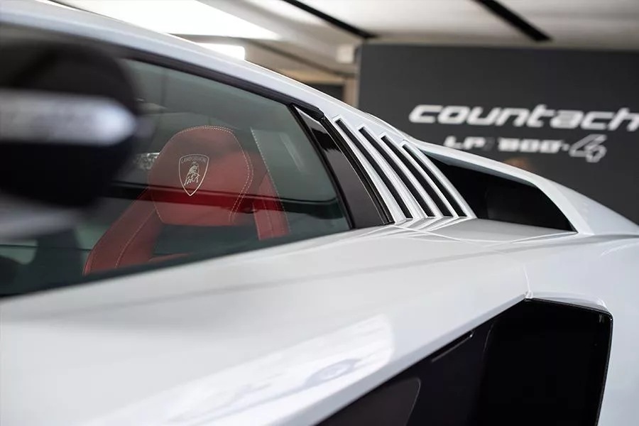 Lamborghini Countach seats