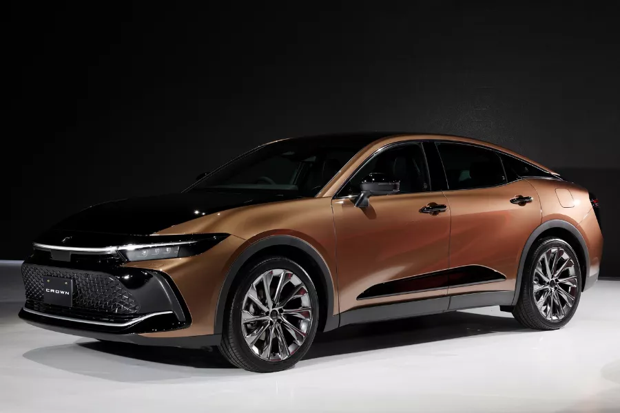 A picture of the front of the new Toyota Crown