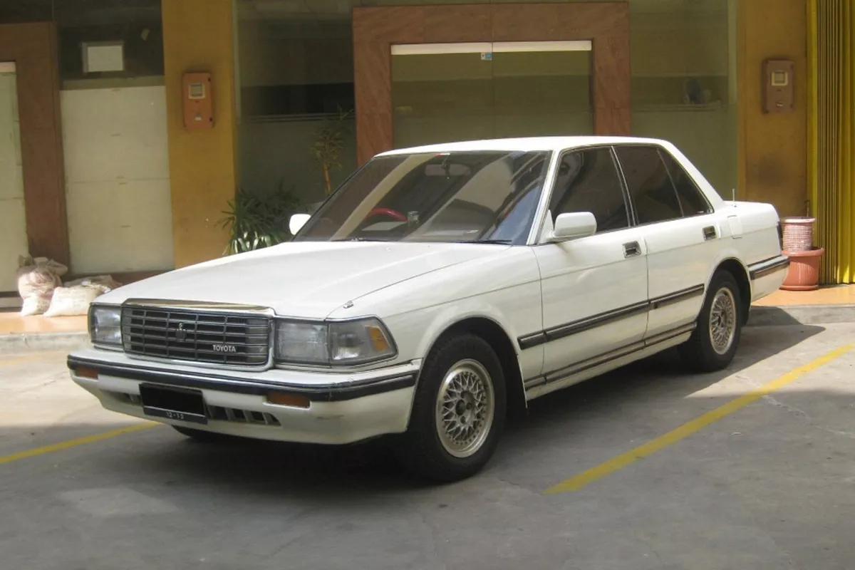 A picture of a Crown Super Saloon