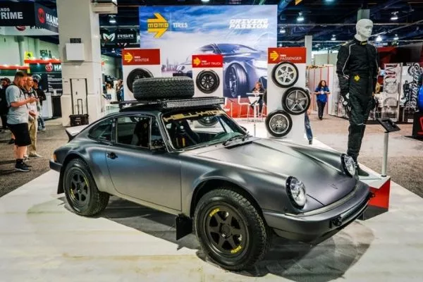 customized-porsche-at-sem