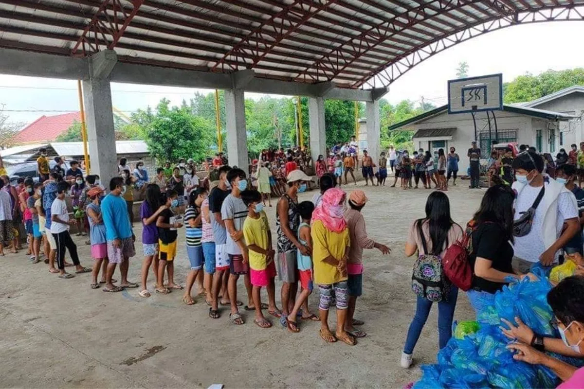 A picture of CXP members distributing relief goods