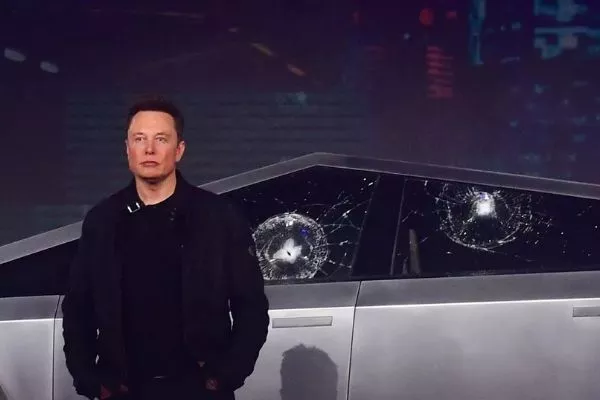 Elon Musk and the Cybertruck with broken windows