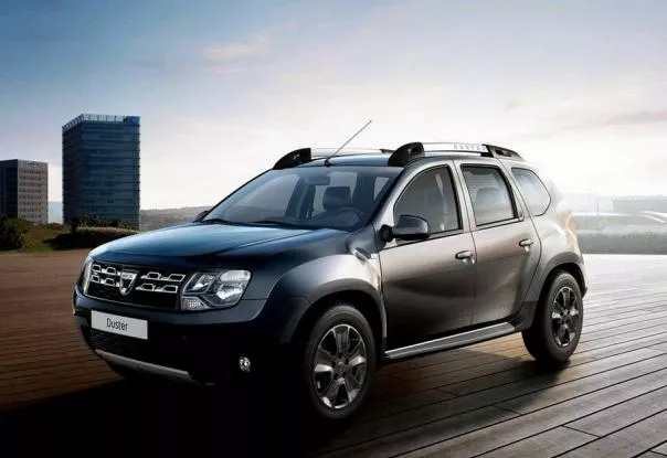 Angular front of a grey Dacia Duster 2018 