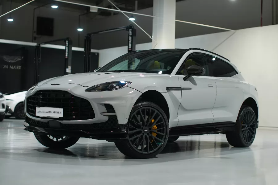 A picture of the 2023 Aston Martin DBX707