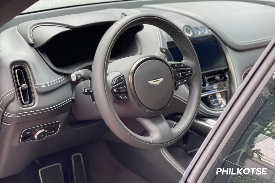 A picture of the DBX707's dashboard.