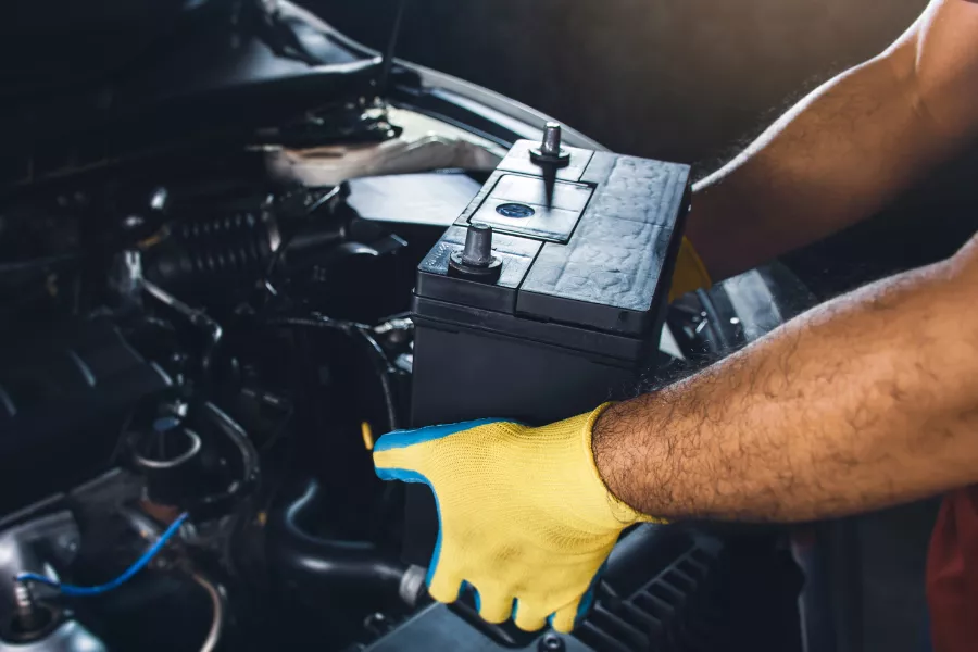 Replace old car batteries hassle free with Motolite