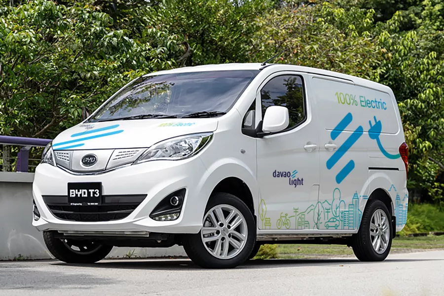 BYD T3 T3 E-Van front quarter shot