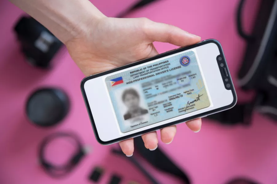 A picture of a driver's license stored in a phone