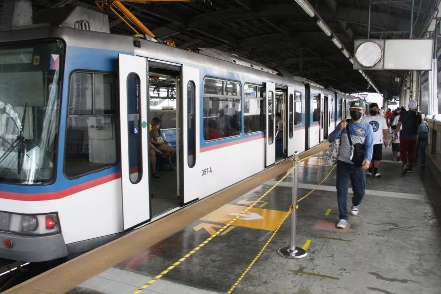 MRT-3 train