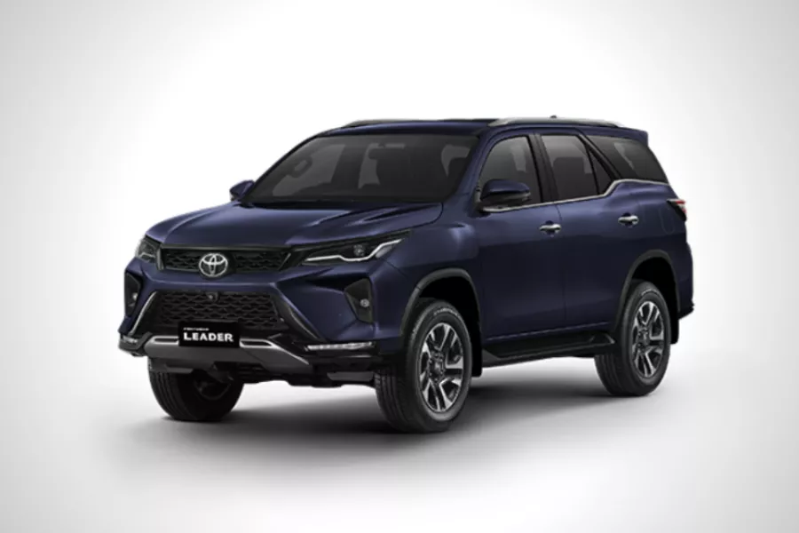 A picture of the Toyota Fortuner Leader in Dark Blue MIca