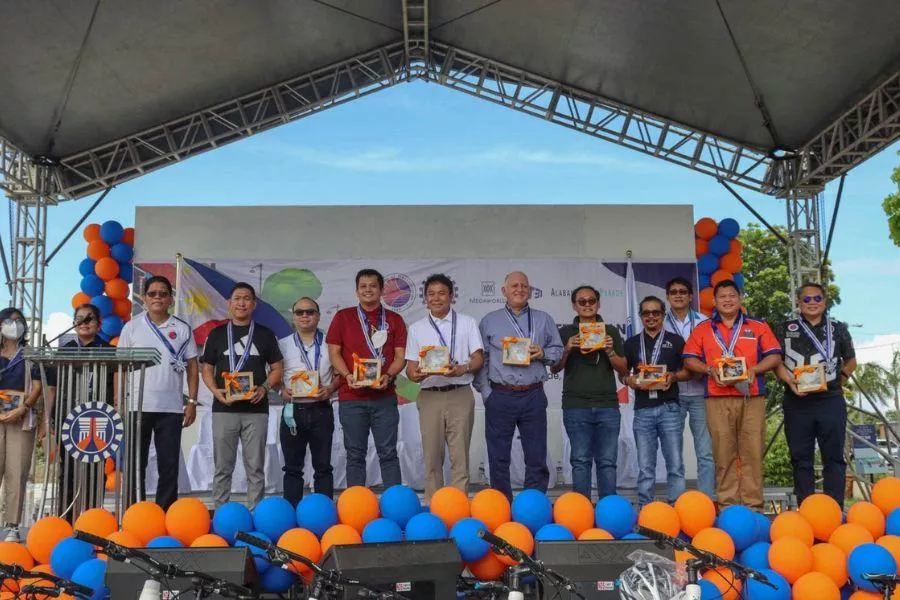 DPWH and DOTr open more bike lanes in Metro Manila