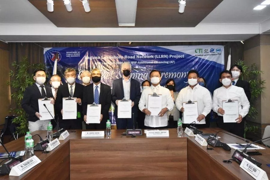 Laguna Lakeshore Road Network Project contract signing