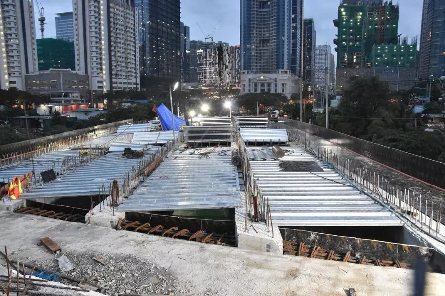 The project should be completed in Q3 2021 BGC-Ortigas Center Link Road construction