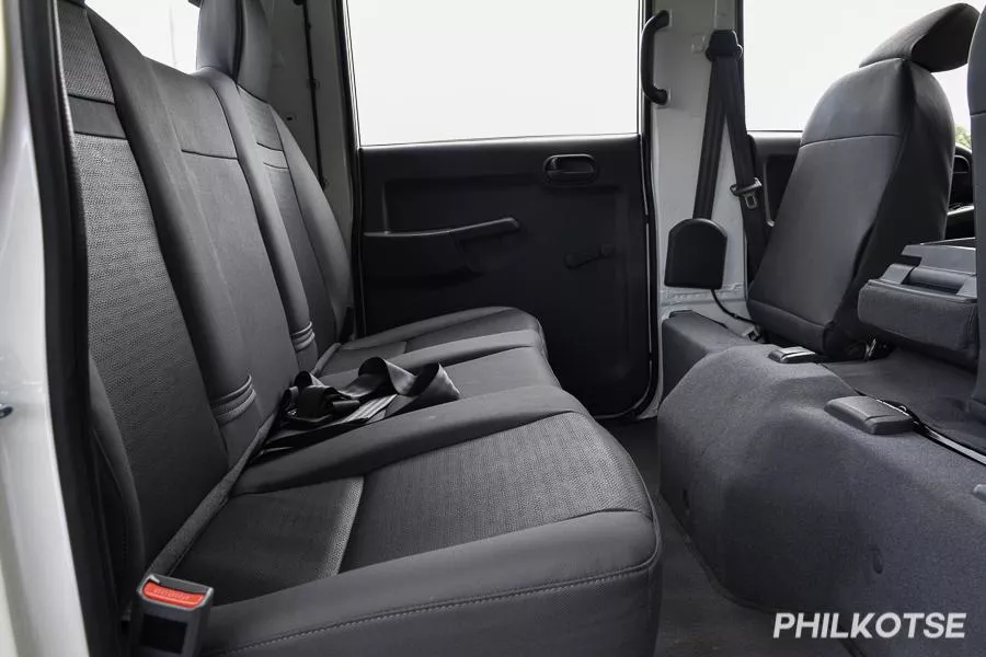 A peek into the K2500 Double Cab Dropside's rear cabin A picture of the K2500 D.Cab's rear cabin.