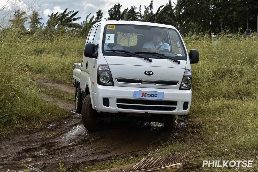 The K2500 Double Cab Dropside 4x4 on the light off-road course A picture of the K2500 D.Cab 4x4 going off-road