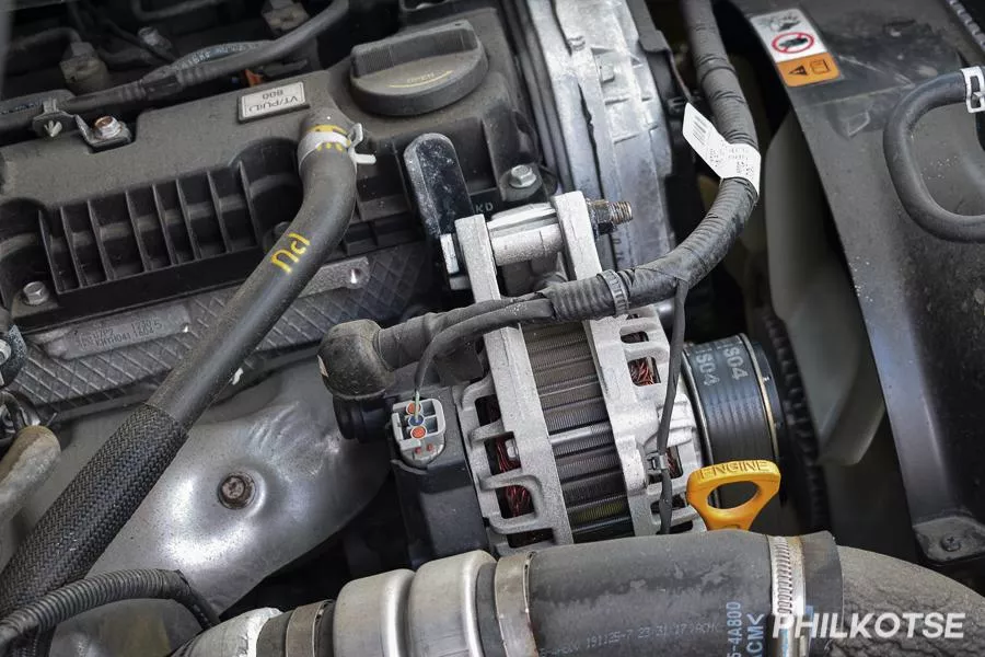 The Kia K2500's 2.5-liter inline-4 turbodiesel engine A picture of the K2500's engine