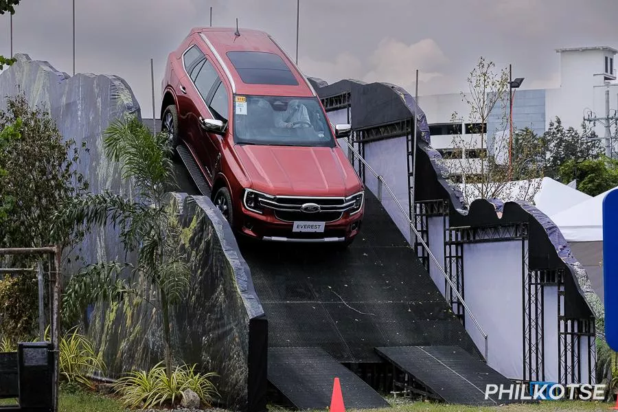 2023 Ford Everest on obstacle course 2023 Ford Everest on obstacle course