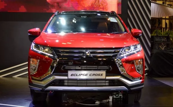 In Singapore, the Eclipse is currently offered in a sole 2WD variant Mitsubishi Eclipse Cross 2018 front fascia