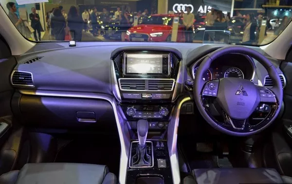 Mitsubishi Eclipse Cross 2018 display at Singapore Motor Show Mitsubishi Eclipse Cross 2018 dashboard