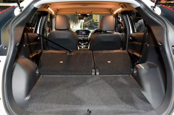 Mitsubishi Eclipse Cross 2018 display at Singapore Motor Show Mitsubishi Eclipse Cross 2018 cargo