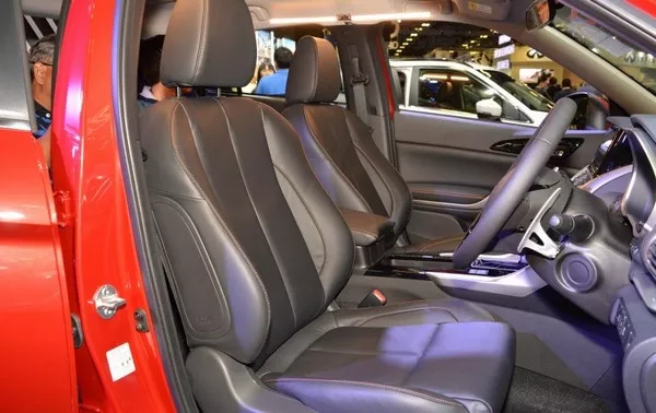 Mitsubishi Eclipse Cross 2018 display at Singapore Motor Show Mitsubishi Eclipse Cross 2018 front seats